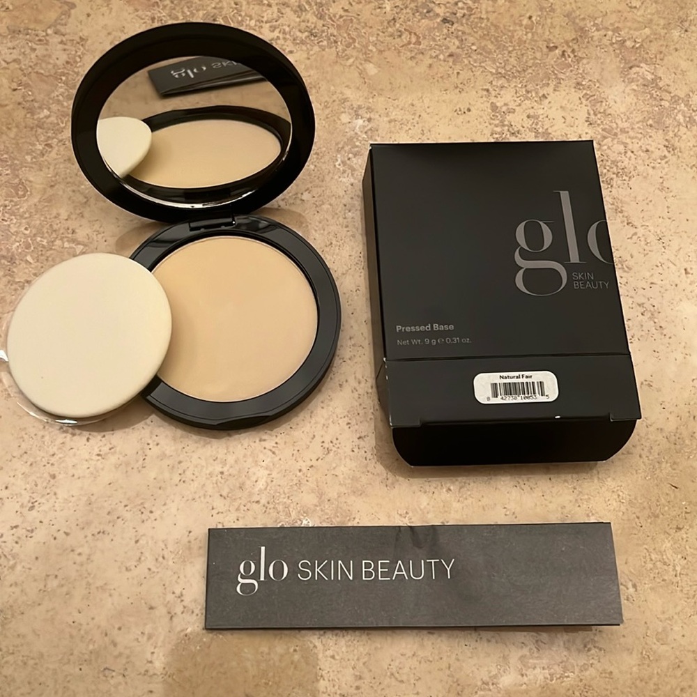New In Box Glo Skin Beauty Pressed Base Powder Foundation in Natural Fair Color